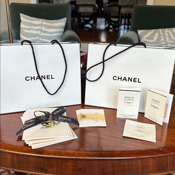 New CHANEL 17 piece Bundle - Picture 1 of 17
